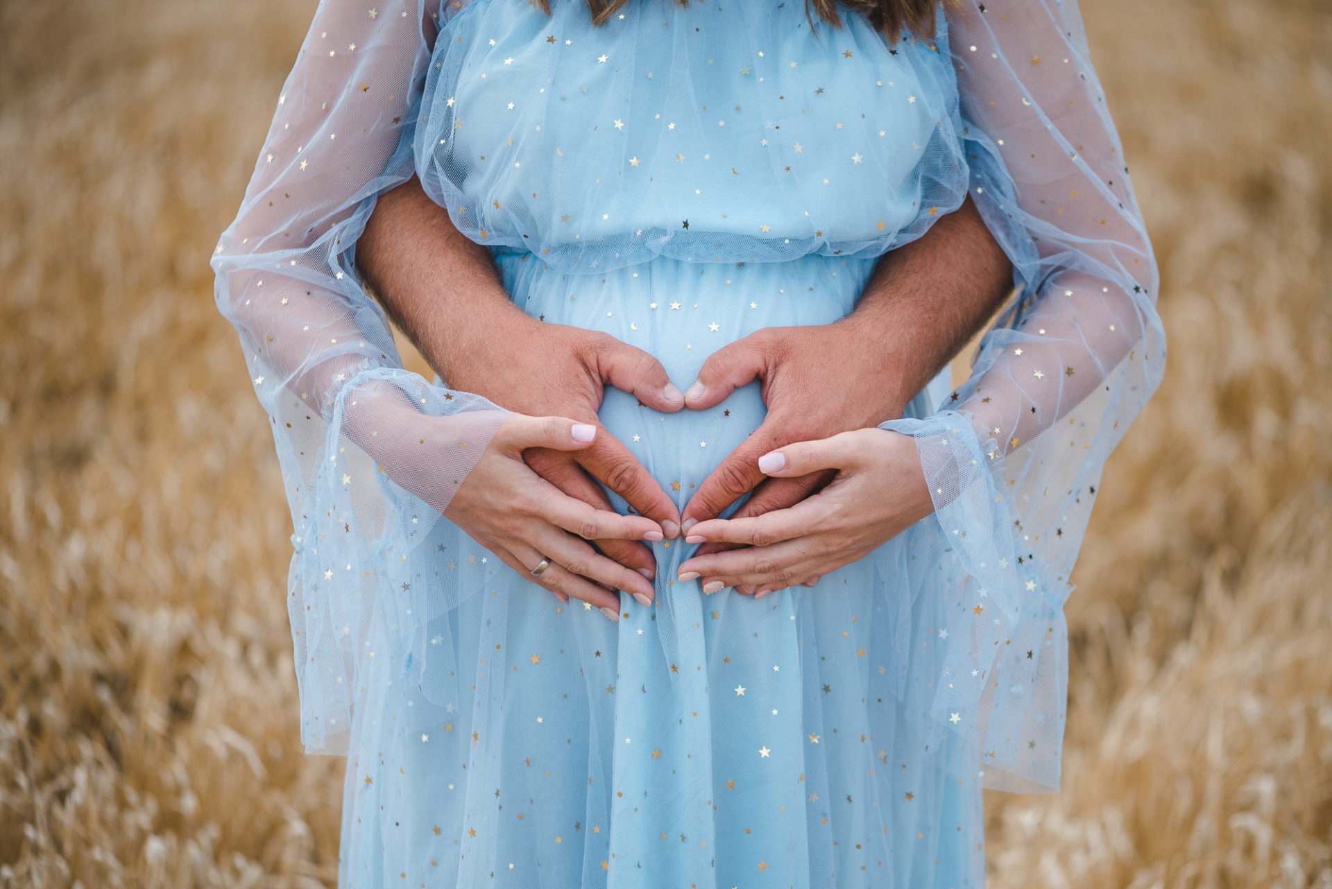 Tessa Trommer Fotografie Babybauchshooting Outdoor Erfurt Getreidefeld Kornfeld