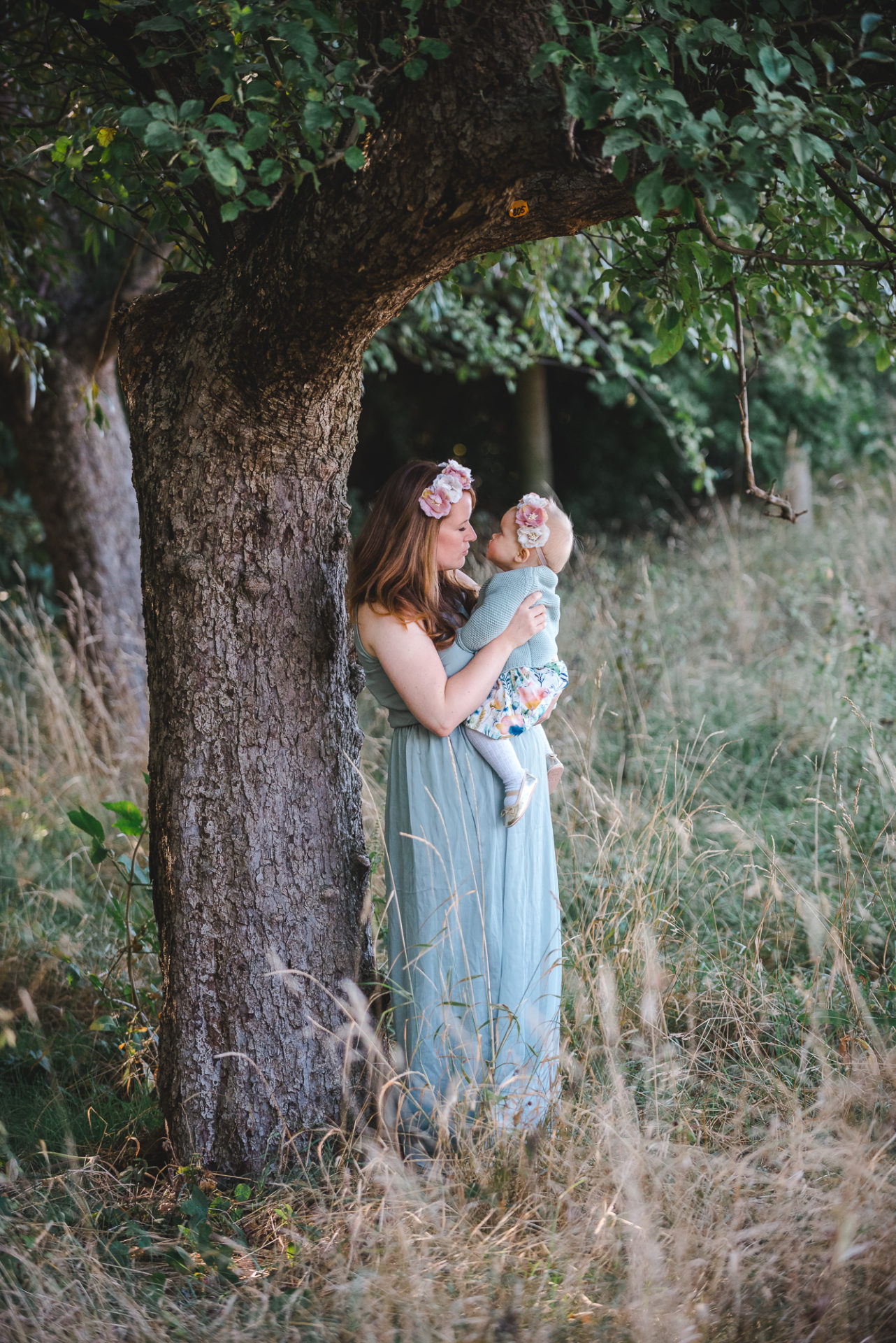 Tessa Trommer Fotografie Babybauchshooting natürlich Tageslicht Erfurt Outdoor Mummy and me