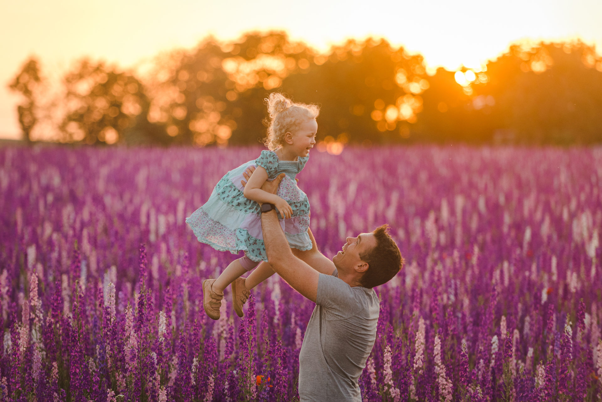 Tessa Trommer Fotografie Familienshooting Blumenwiese Sonnenuntergang 1 von 1