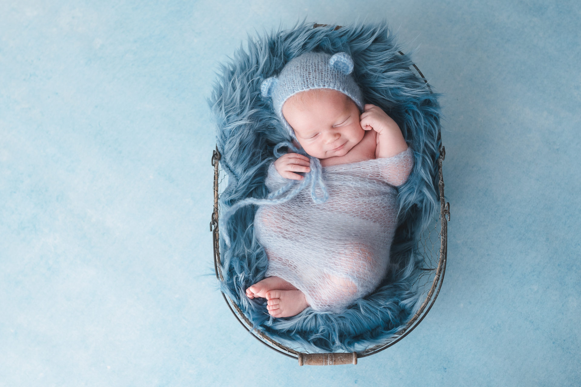 Tessa Trommer Fotografie Newborn Neugeborenenshooting Erfurt hellblau baerchen