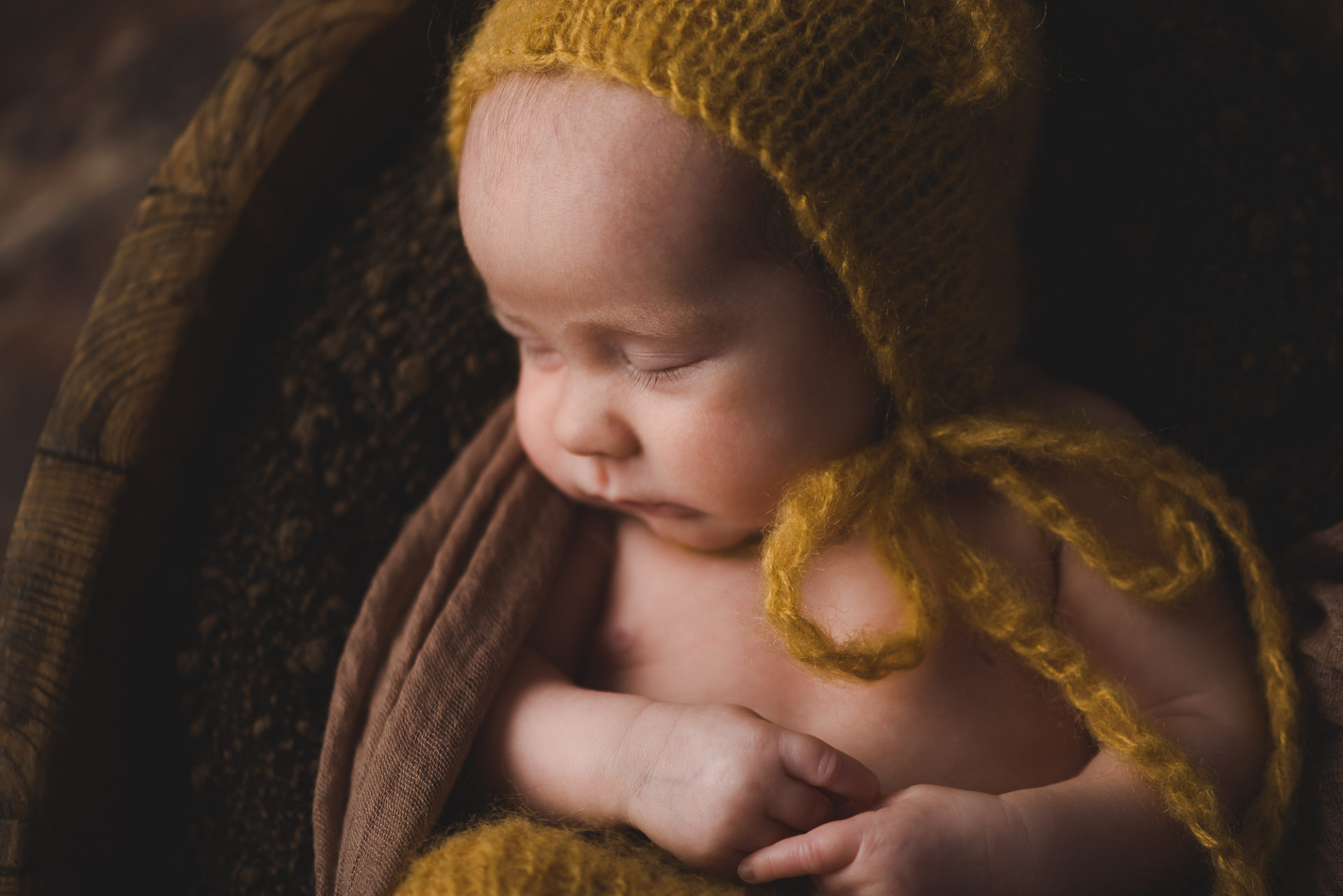 Tessa Trommer Fotografie Bad Berka Fotograf Babyfotografie Neugeborene natuerlich Erfurt senfgelb 1 von 1