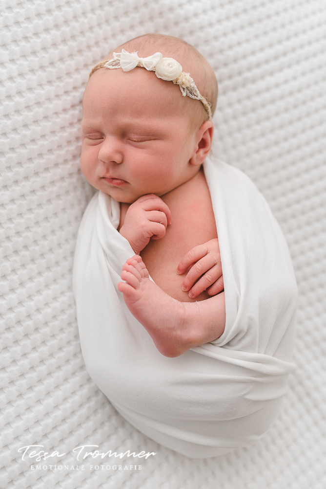 Tessa Trommer Fotografie Bad Berka Erfurt Weimar Neugeborenenshooting Newborn Fotoshooting Wrap