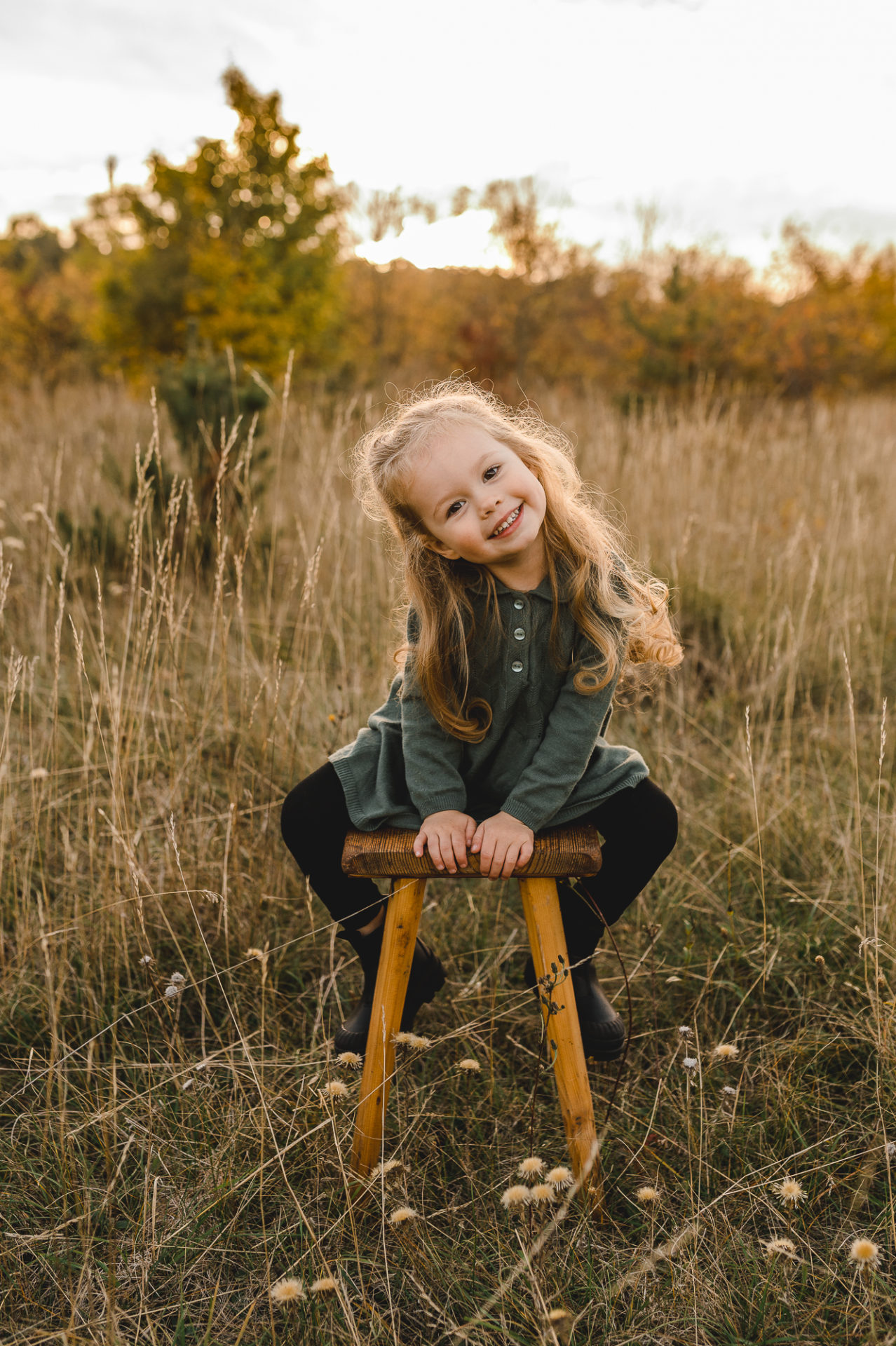 Tessa Trommer Fotografie Herbst Kinderfotoshooting Maedchen Hedi Kleid