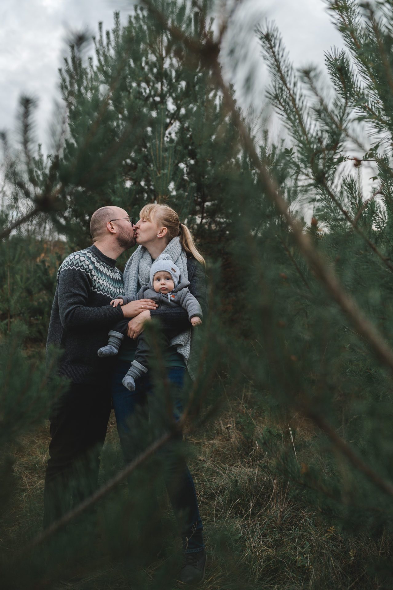 Tessa Trommer Fotografie Mama Wintershooting Nadelwald viermonate Babyshooting Erfurt Weimar Familienshooting