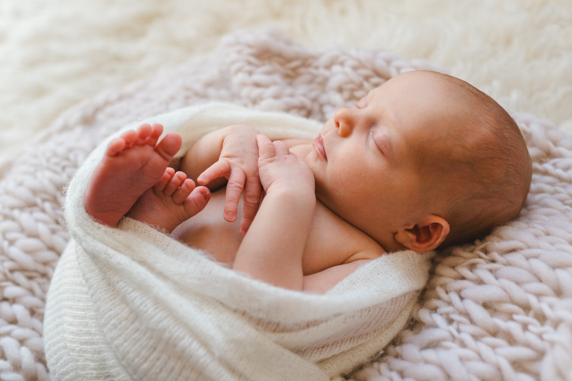 Tessa Trommer Fotografie Fotograf Erfurt Apolda Ilmenau Neugeborenenshooting Baby Hebamme pucken